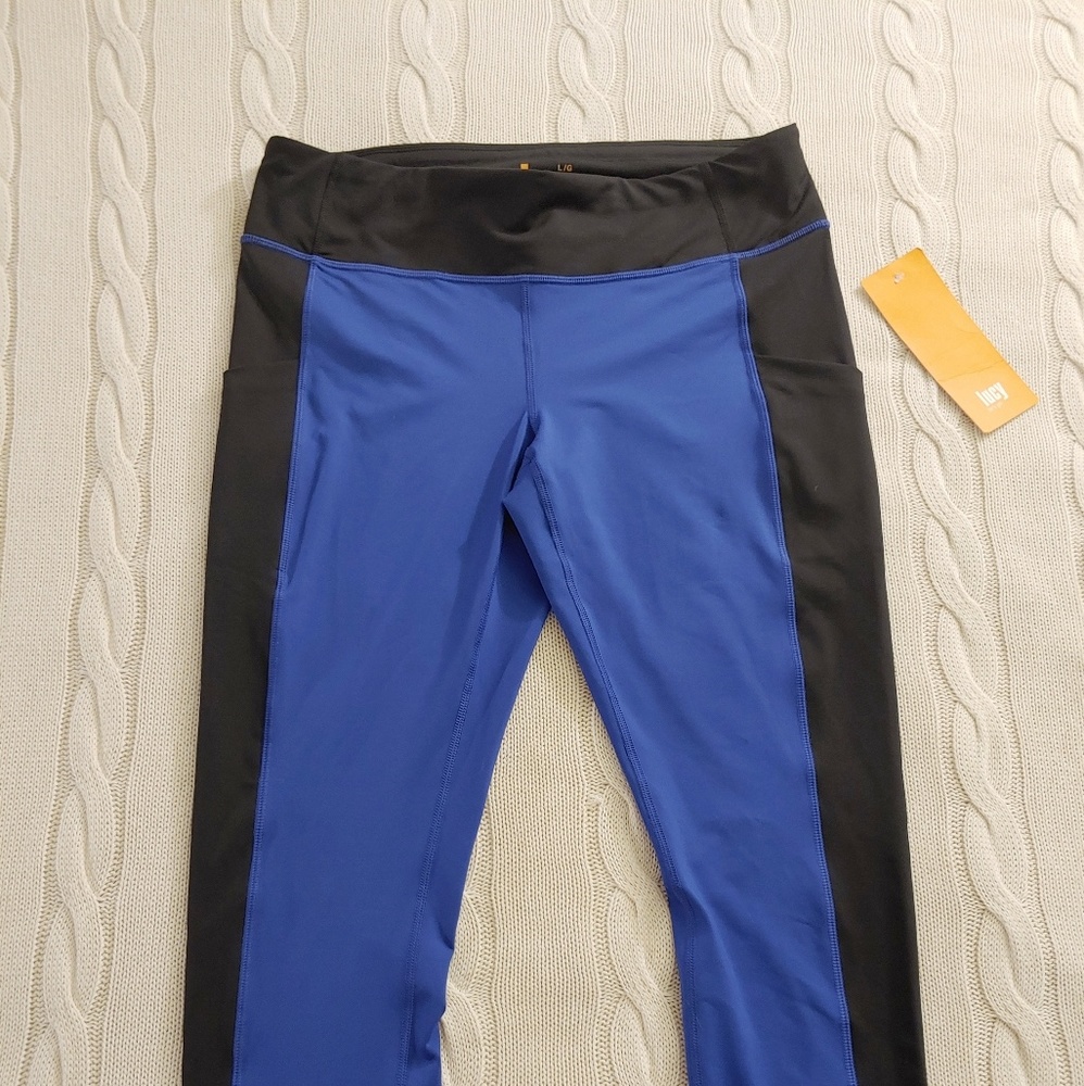 NWT Lucy pocket run capris